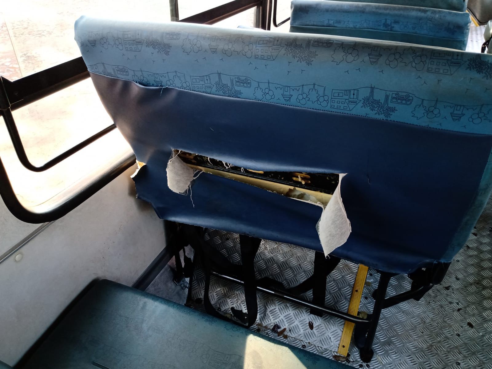 <p>AJUDE A CUIDAR DO PATRIM&Ocirc;NIO P&Uacute;BLICO</p>