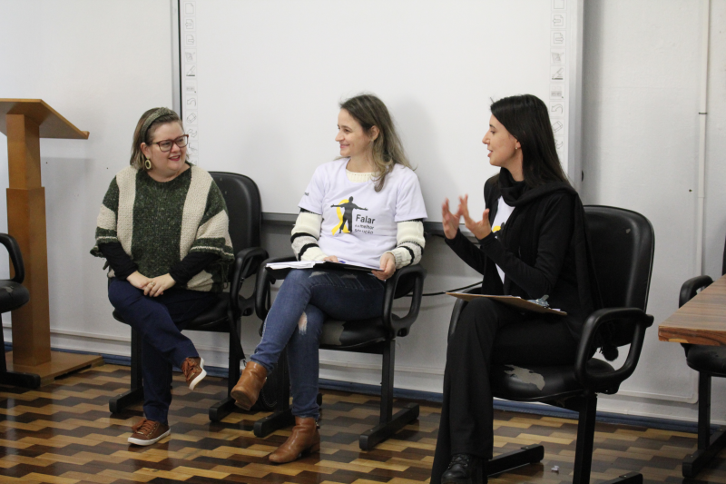 Bate papo sobre prevenção a suicídios é realizado em escolas