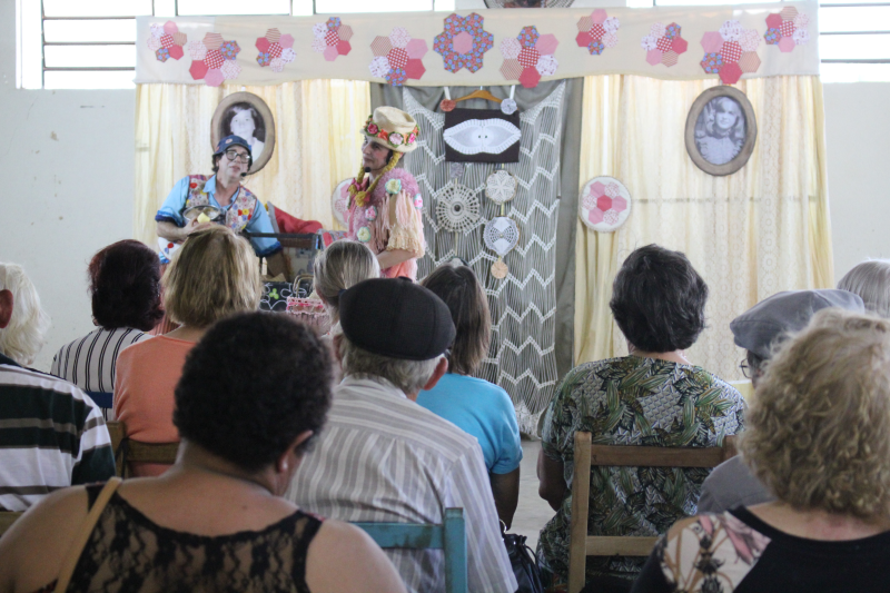 Dia do idoso é celebrado com peça teatral da Turma do Dionísio