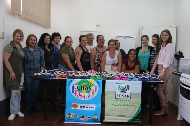 Artesanato em Chinelos: qualificação profissional e possibilidade de renda extra