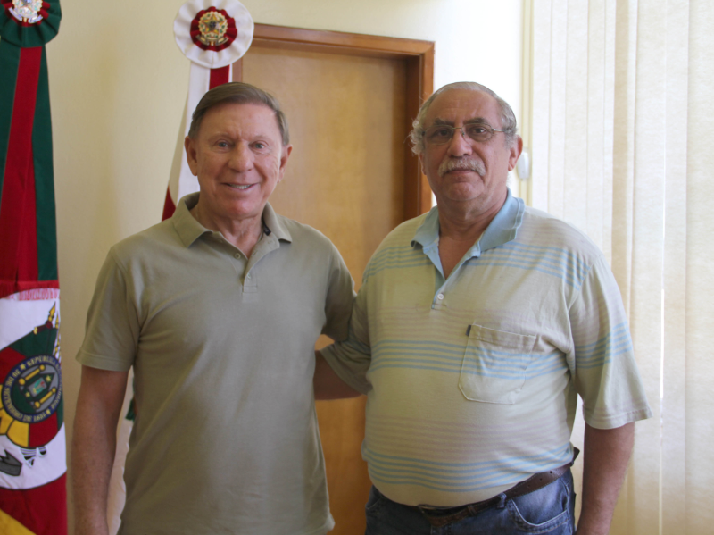 FUNCIONÁRIO PÚBLICO VISITA PREFEITO CASALI