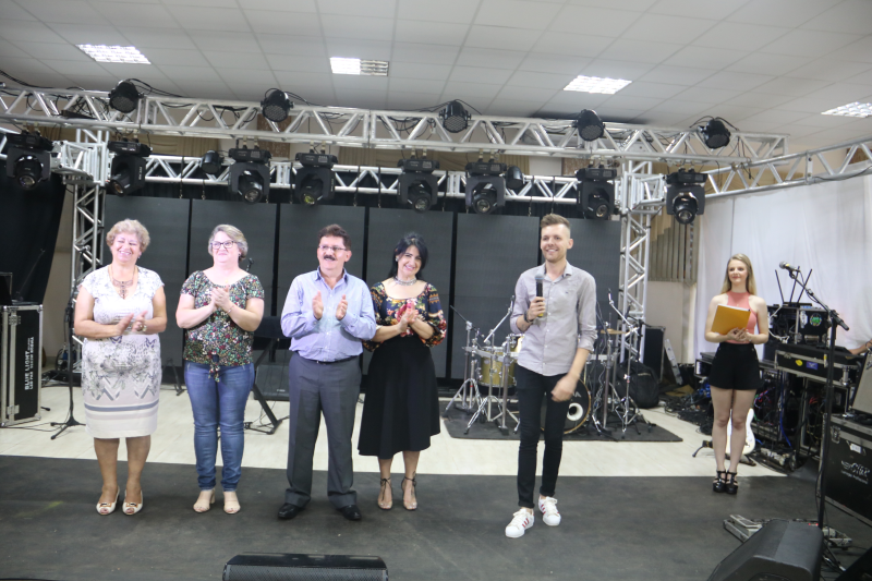 Jantar-baile foi realizado em comemoração ao dia do funcionário público