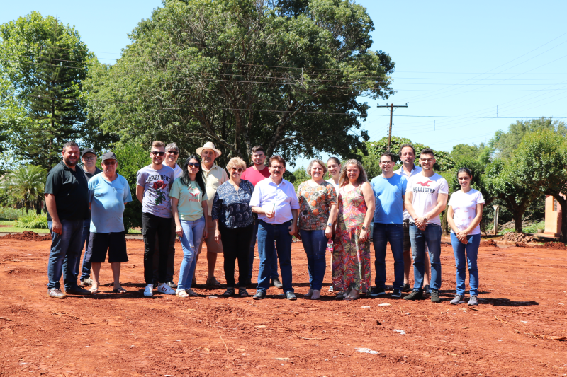 Equipe de governo acompanha início das obras da nova EMEI em Consolata