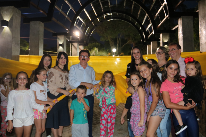 Praça Henrique Becker Filho é reinaugurada durante programação do Natal Encantador 2019.