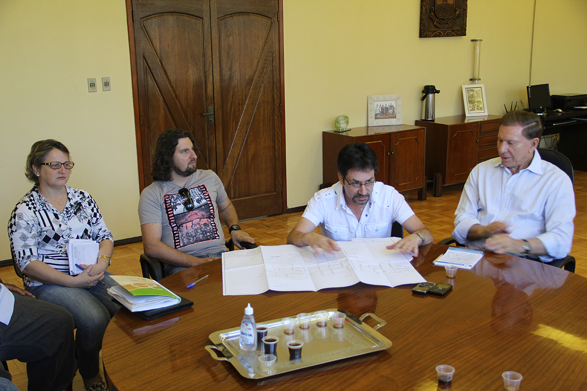 EXECUTIVO SE REÚNE COM COMUNIDADE DE CONSOLATA