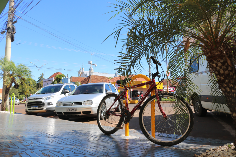 Bicicletários são instalados no município