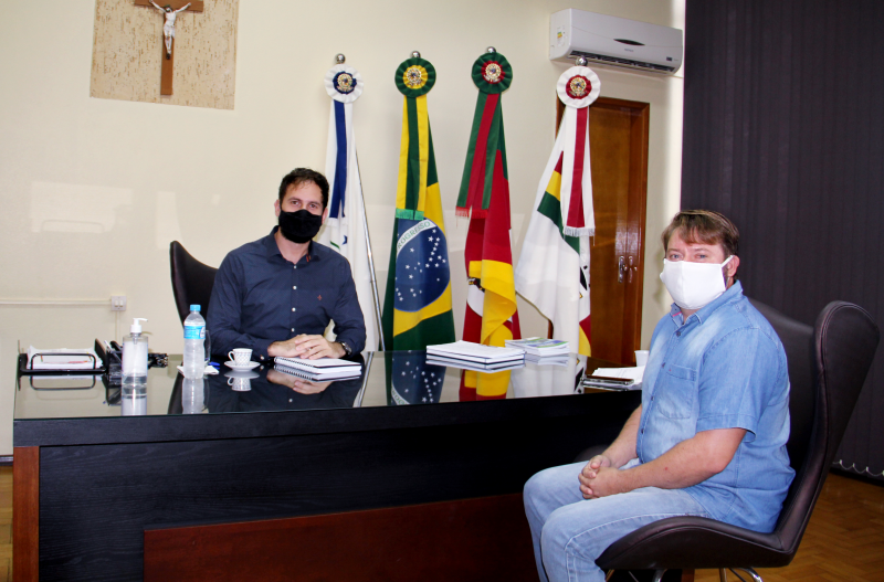 PREFEITO ATENDE A COMUNIDADE