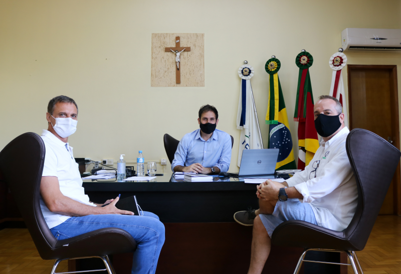 EMPRESÁRIOS SE REÚNEM COM O PREFEITO