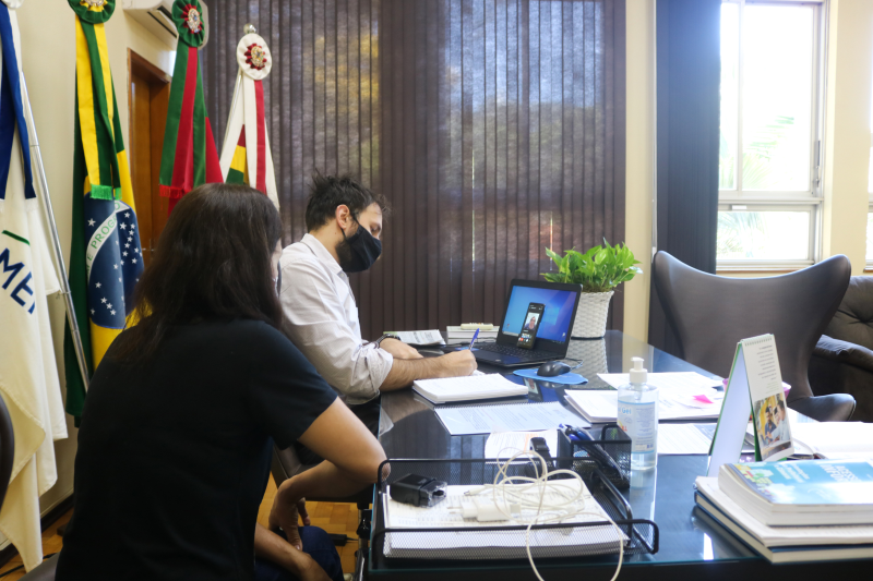 Prefeito participa de reunião da AMUFRON