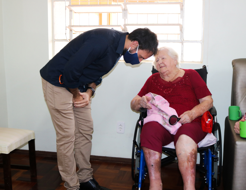 Executivo visita o Lar dos Idosos