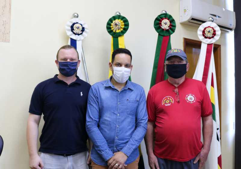 Josias Correa assume o Executivo