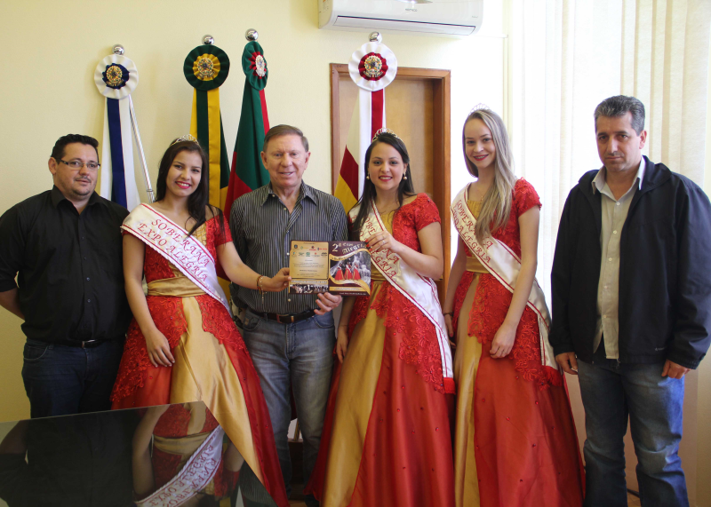 EXECUTIVO RECEBE COMISSÃO DA 2ª EXPOALEGRIA