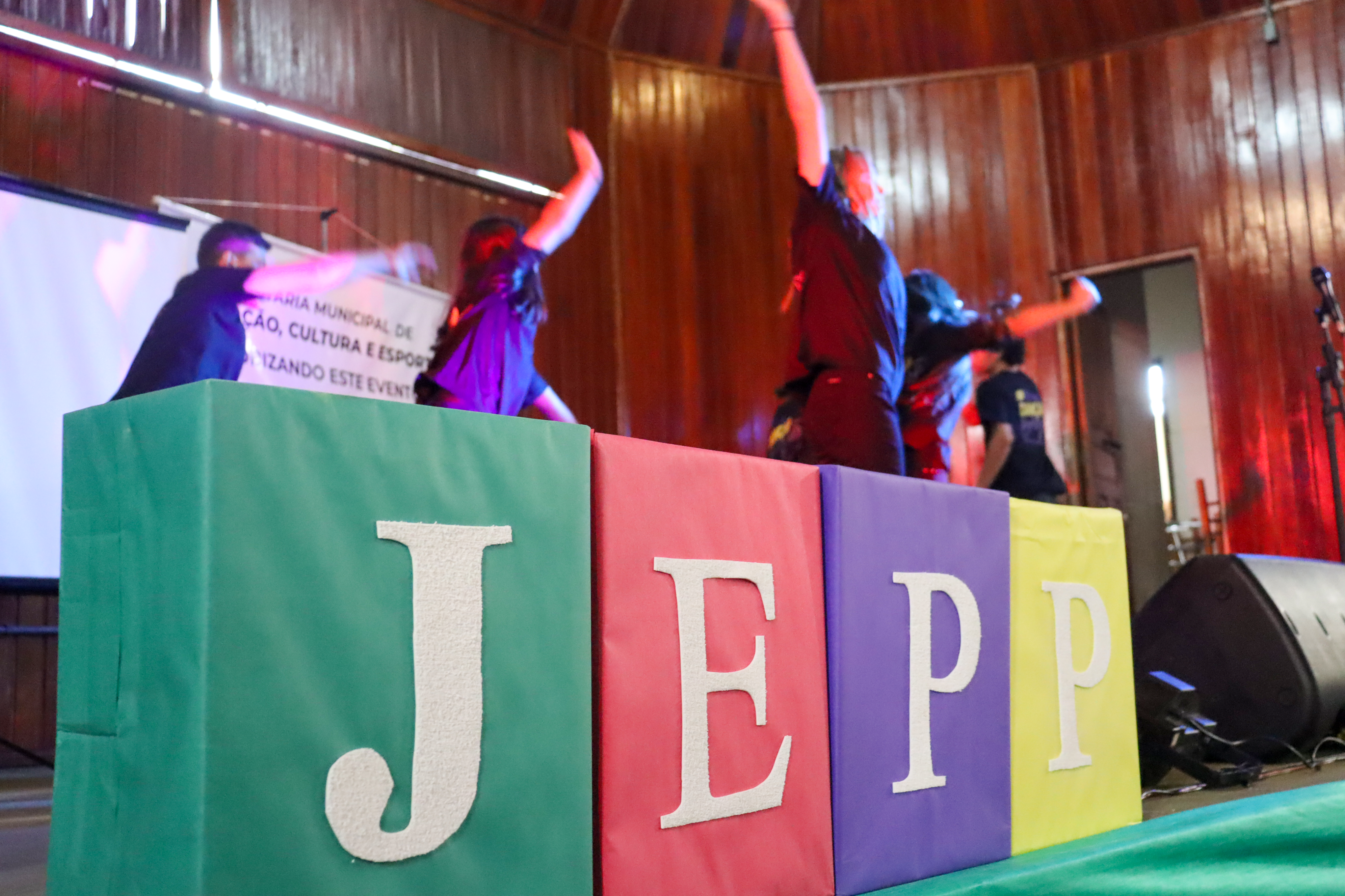 <p>III FEIRA DE EDUCA&Ccedil;&Atilde;O EMPREENDEDORA OCORREU ONTEM</p>