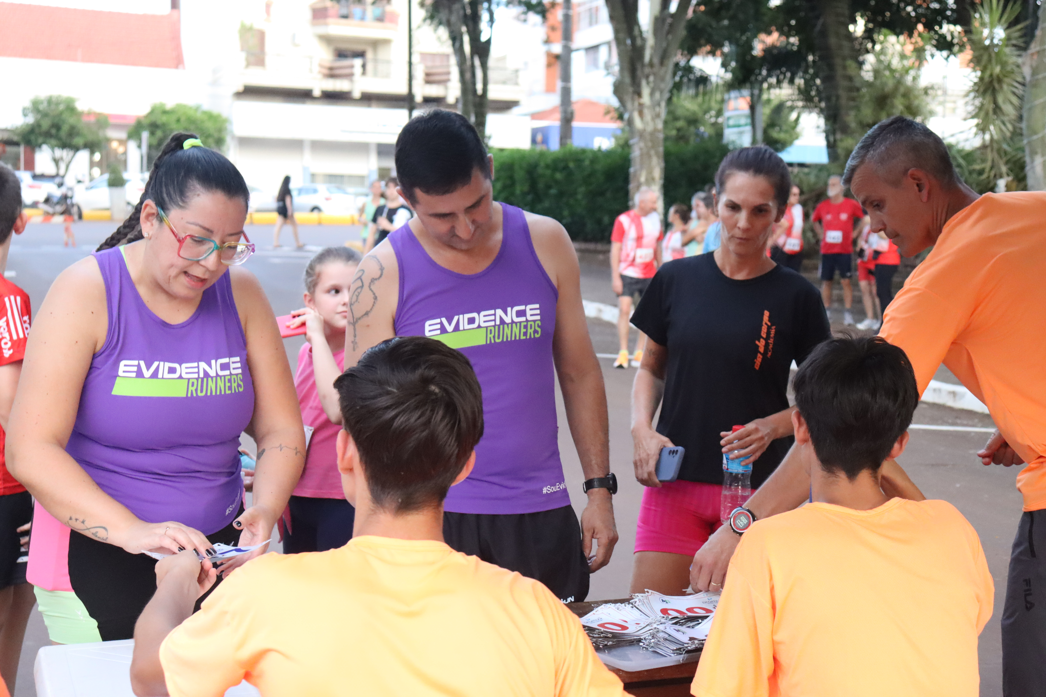 <p>R&Uacute;STICA DE NATAL CONTOU COM 280 PARTICIPANTES</p>