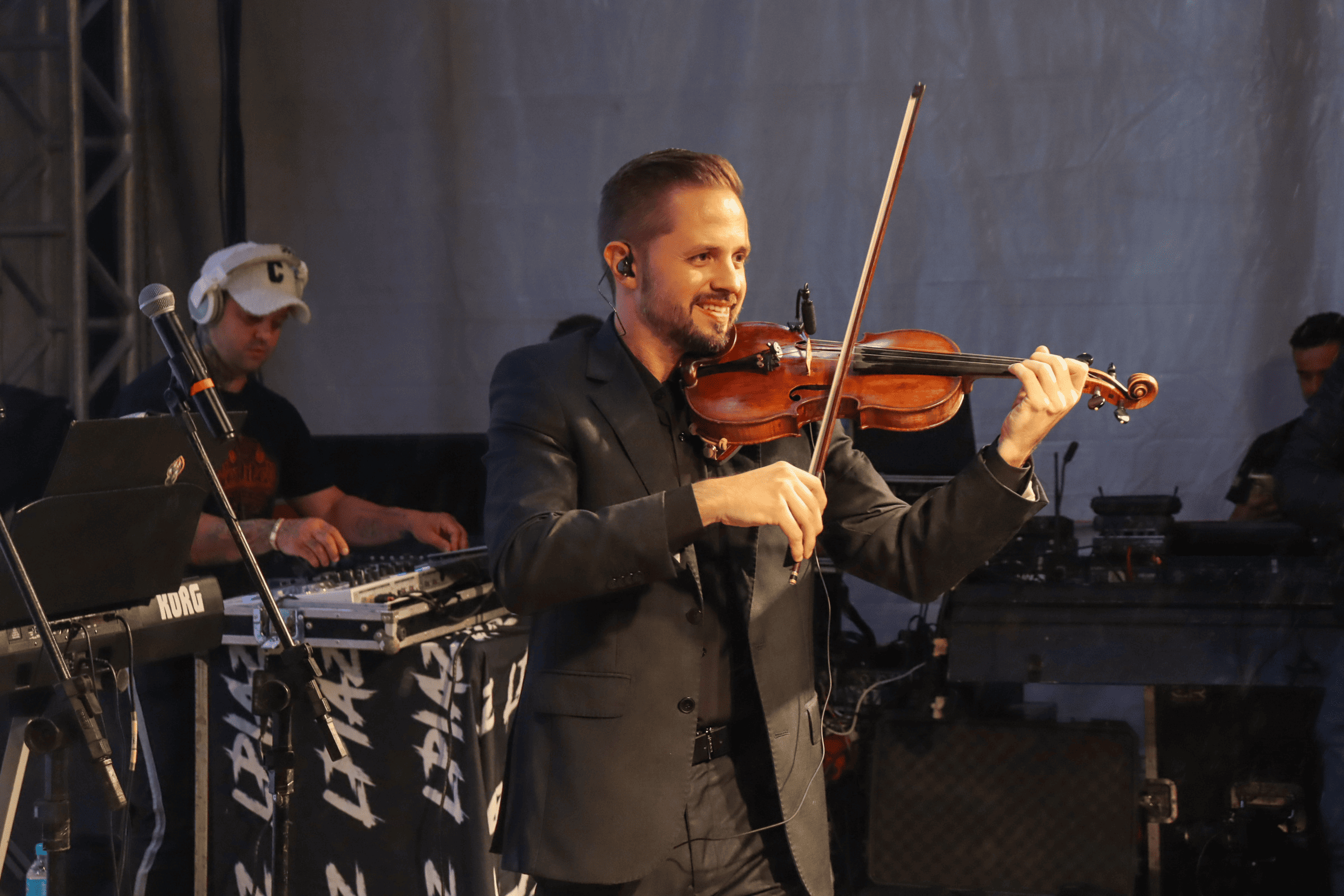 <p><span style="font-size: 11.0pt; font-family: 'Verdana',sans-serif;">SEXTETO VOE UNE TALENTO E MAGIA NO NATAL ENCANTADO 2024</span></p>