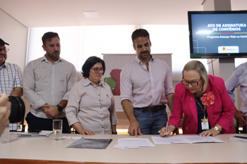 <p>GOVERNADOR EDUARDO LEITE ASSINA CONV&Ecirc;NIOS E INAUGURA OBRA</p>