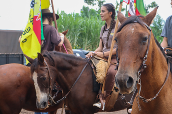 <p>1&ordf; CAVALGADA FEMININA DO CTG TROPEIROS DO BURIC&Aacute; RE&Uacute;NE MAIS DE 40 CAVALARIANAS</p>