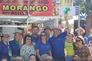 <p>HOMENAGEM AO PRESIDENTE DA FEIRA 2023 FOI REALIZADA HOJE</p>