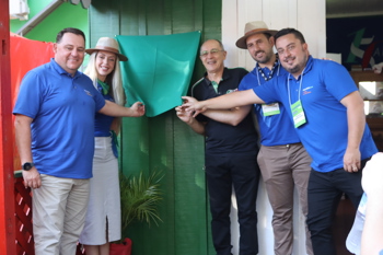 <p>PLACA EM HOMEANGEM AOS 150 ANOS DA IMIGIRA&Ccedil;&Atilde;O ITALIANA &Eacute; INAUGURADA EM TR&Ecirc;S DE MAIO</p>