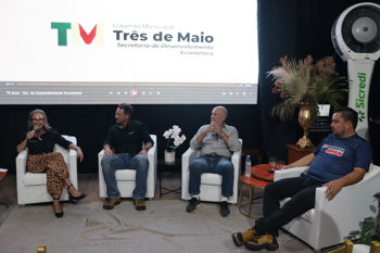 <p>VOZES DO DESENVOLVIMENTO CELEBRA 70 ANOS DE TR&Ecirc;S DE MAIO E ENCERRA MOSTRA FOTOGR&Aacute;FICA</p>