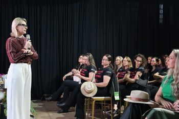 <p>PALESTRA SOBRE A EVOLU&Ccedil;&Atilde;O DOS DIREITOS DAS MULHERES MARCOU A PROGRAMA&Ccedil;&Atilde;O DA EXPOFEIRA 2025</p>