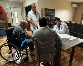 <p><strong>PROGRAMA SA&Uacute;DE EM CASA LEVA ATENDIMENTO DOMICILIAR A PACIENTES COM MAIOR FRAGILIDADE EM TR&Ecirc;S DE MAIO</strong></p>