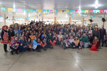 <p>GRUPOS DE MOVIMENTO DE SA&Uacute;DE REALIZAM CONFRATERNIZA&Ccedil;&Atilde;O COM TEM&Aacute;TICA JUNINA</p>