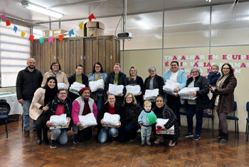 <p>NOVOS UNIFORMES S&Atilde;O ENTREGUES &Agrave;S MERENDEIRAS DA REDE MUNICIPAL DE ENSINO</p>