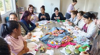 <p>GRUPO DO PAIF FLORESCER PARTICIPA DE OFICINA DE CUSTOMIZA&Ccedil;&Atilde;O EM CROCH&Ecirc;</p>