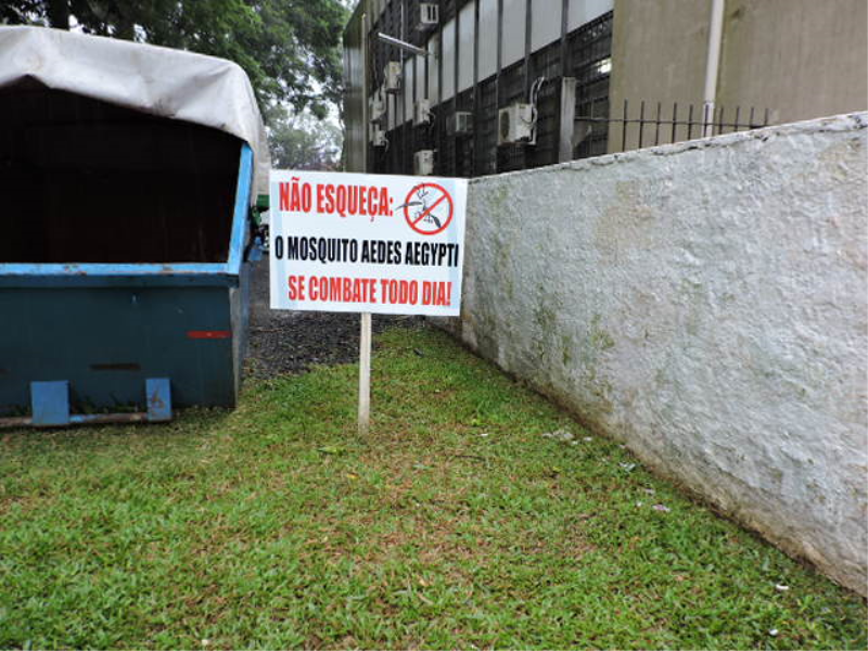 SAÚDE IMPLANTA PLACAS EDUCATIVAS CONTRA O MOSQUITO AEDES AEGYPTI
