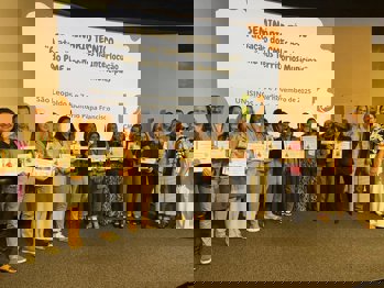 <p>CONSELHO MUNICIPAL DE EDUCA&Ccedil;&Atilde;O DE TR&Ecirc;S DE MAIO RECEBE BRONZE NO PR&Ecirc;MIO S&Iacute;LVIA FANFA</p>