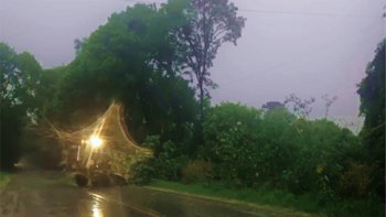 <p>CHUVA COM VENTOS INTENSOS PROVOCA TRANSTORNOS EM TR&Ecirc;S DE MAIO</p>