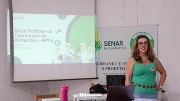 <p>COZINHEIRAS DA REDE MUNICIPAL PARTICIPAM DE CURSO DE BOAS PR&Aacute;TICAS DE FABRICA&Ccedil;&Atilde;O EM TR&Ecirc;S DE MAIO</p>