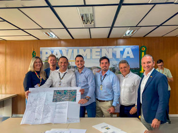 <p>PAVIMENTA 3: GOVERNO MUNICIPAL FIRMA CONV&Ecirc;NIO NA SEDUR PARA OBRA DE PAVIMENTA&Ccedil;&Atilde;O EM TR&Ecirc;S DE MAIO</p>