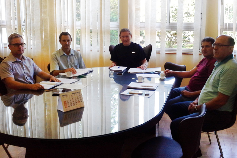 EXECUTIVO SE REÚNE COM A CORSAN