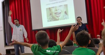 Projeto Sa&uacute;de na Escola promove a&ccedil;&otilde;es de sa&uacute;de bucal com estudantes da Escola Castelo Branco