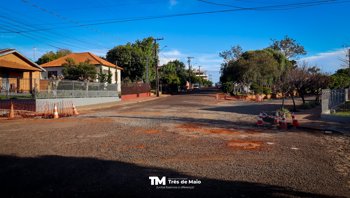 Obras do Pavimenta 3 avan&ccedil;am com melhorias em drenagem, pavimenta&ccedil;&atilde;o e sinaliza&ccedil;&atilde;o em Tr&ecirc;s de Maio