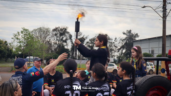 Tr&ecirc;s de Maio recebe o Fogo Simb&oacute;lico da P&aacute;tria