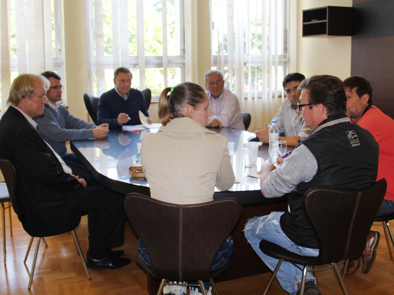 EXECUTIVO SE REÚNE COM INTEGRANTES DA GSA ENGENHARIA