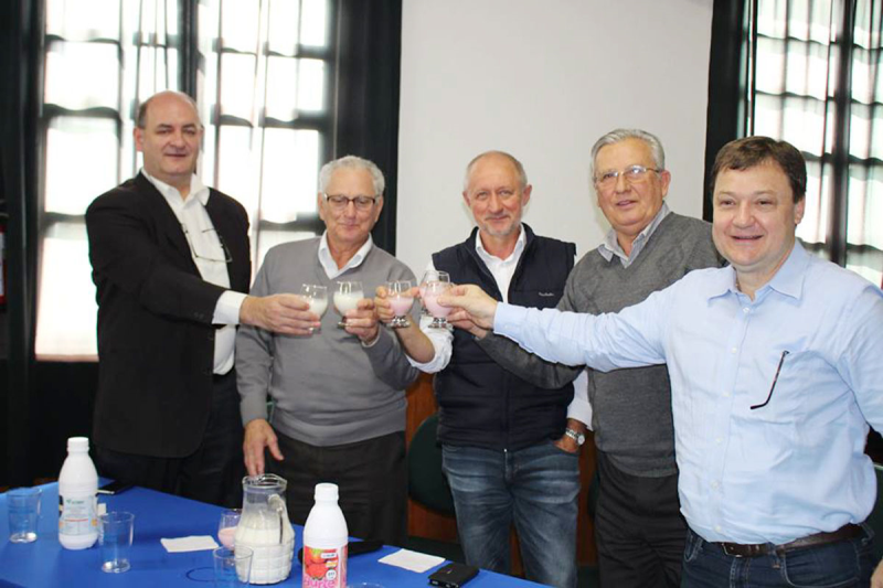 DEBATE SOBRE CADEIA PRODUTIVA DO LEITE REÚNE LIDERANÇAS NA SETREM