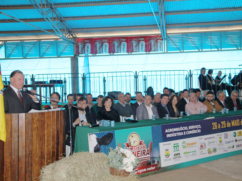 4ª EXPOTERNEIRA EVIDENCIA O POTENCIAL LEITEIRO E DO AGRONEGÓCIO