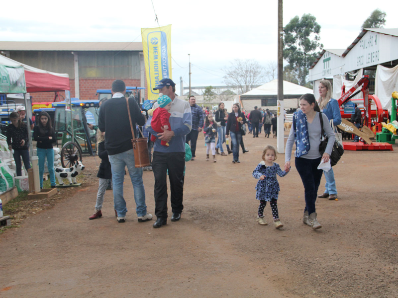 4ª EXPOTERNEIRA ENCERRA COM PÚBLICO DE 20 MIL PESSOAS