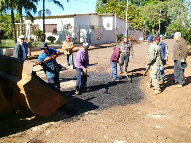 INICIA OPERAÇÃO TAPA-BURACOS EM RUAS E AVENIDAS DA CIDADE