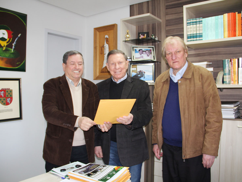 PREFEITO CASALI ENCAMINHA CONTRATO PARA REGISTRO NO CARTÓRIO