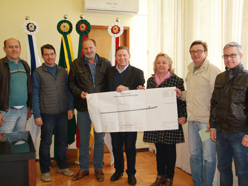 EMPRESÁRIOS DO RAMO DA CONSTRUÇÃO CIVIL VISITAM PREFEITO