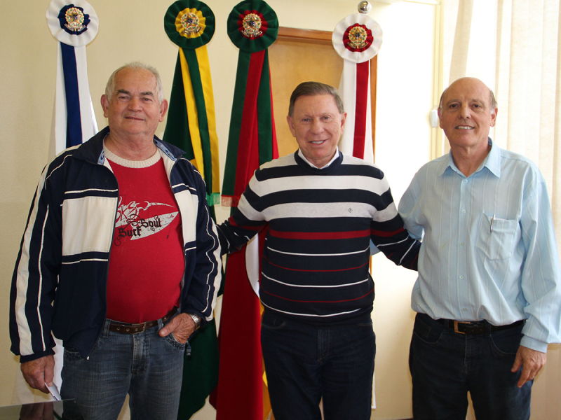 PREFEITO RECEBE VISITA DE EMPRESÁRIO