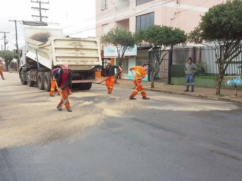 INICIAM NOVOS RECAPEAMENTOS EM TRÊS DE MAIO
