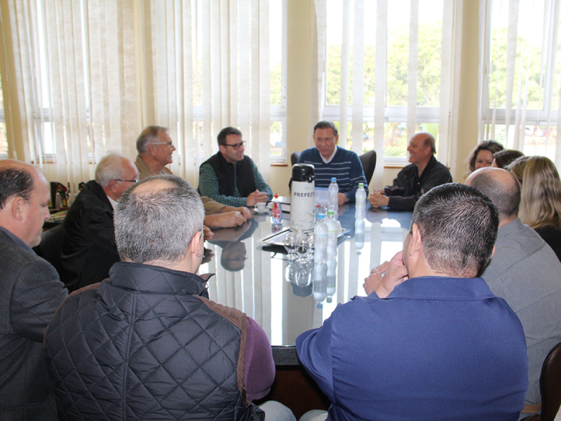 EMPRESÁRIOS DEBATEM IMPORTANTES ASSUNTOS COM O EXECUTIVO