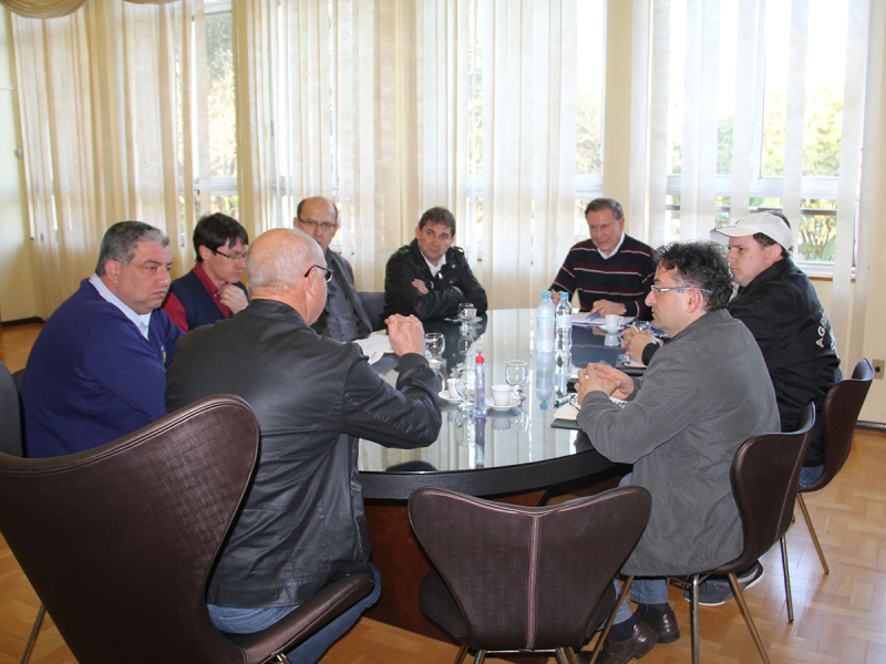 COMITIVA DE SÃO JOSÉ DO INHACORÁ SE REÚNE COM EXECUTIVO