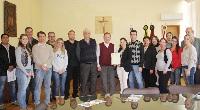 PROCURADORA DO MUNICÍPIO DE TRÊS DE MAIO TOMA POSSE